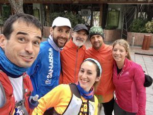 grupo de la salida de carreras por montaña
