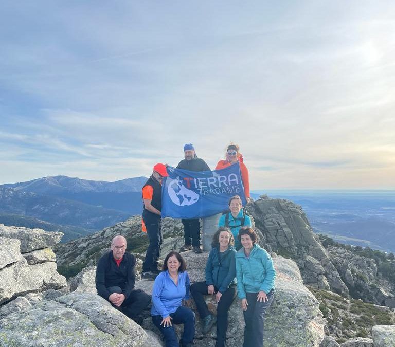 Ascensión a La Peñota y la Peña del Águila: Descendiendo por el Antiguo Camino de Segoviana