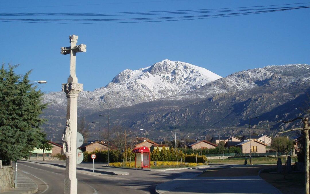 Ermita de San Isidro y La Pedriza desde el Boalo